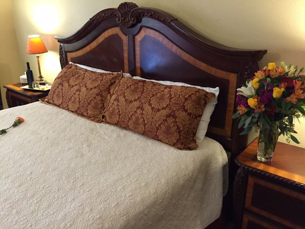 Square Inn Wimberley Bagian luar foto
