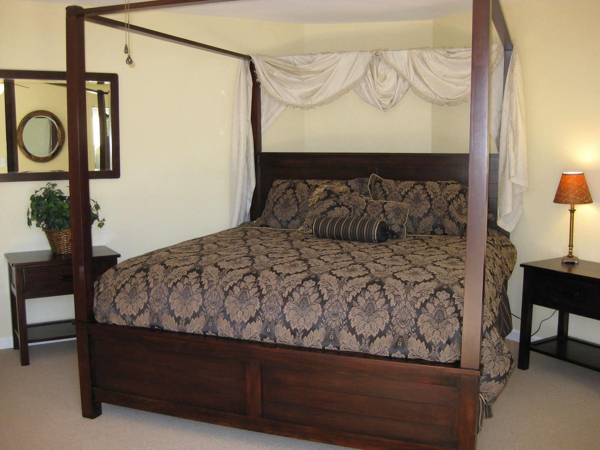 Square Inn Wimberley Bagian luar foto