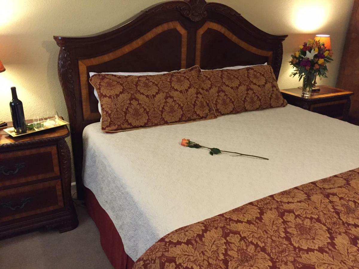 Square Inn Wimberley Bagian luar foto