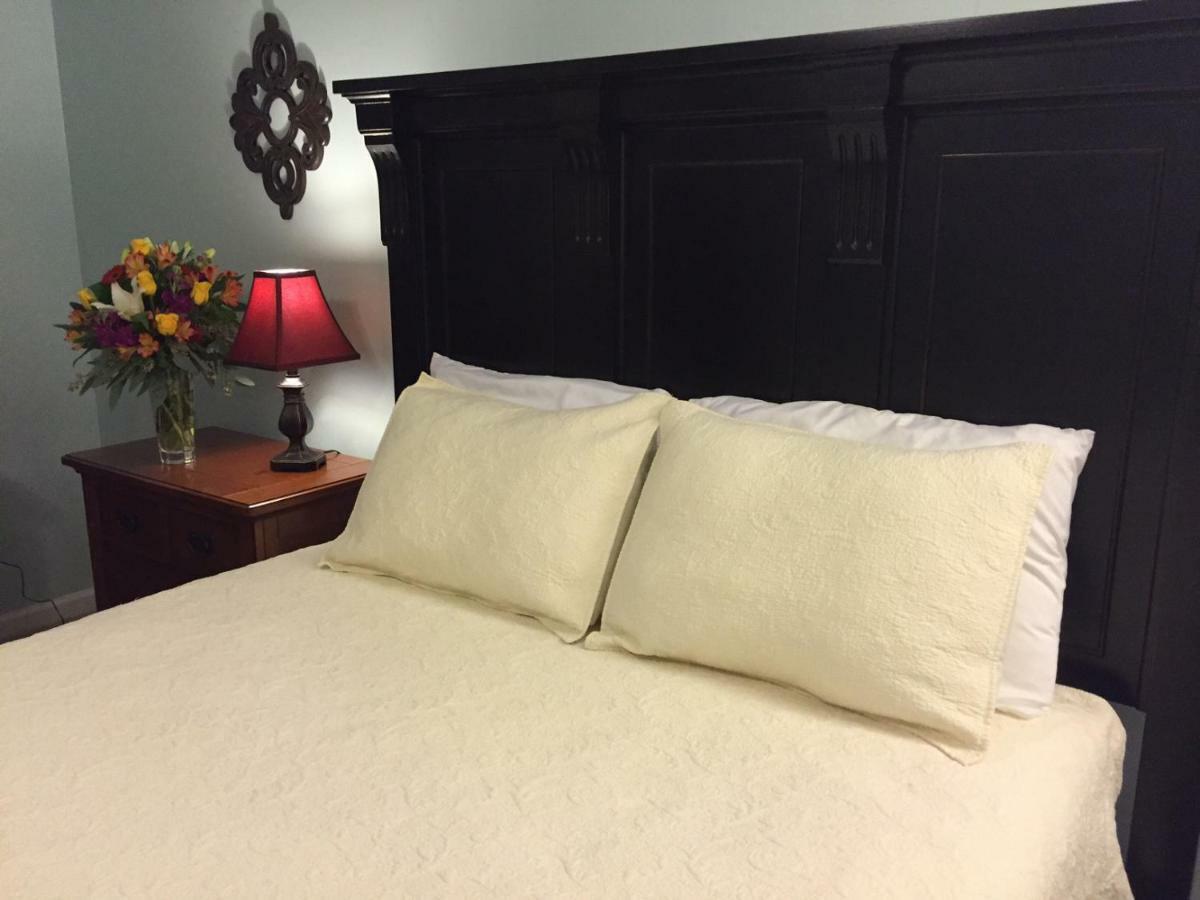 Square Inn Wimberley Bagian luar foto