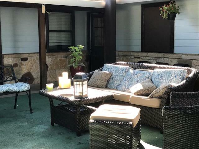 Square Inn Wimberley Bagian luar foto