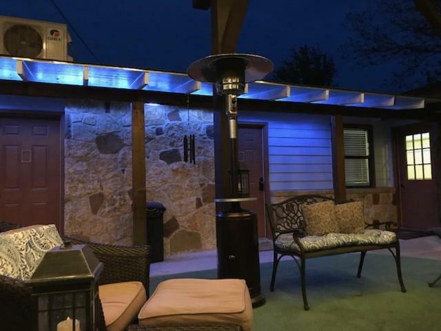 Square Inn Wimberley Bagian luar foto